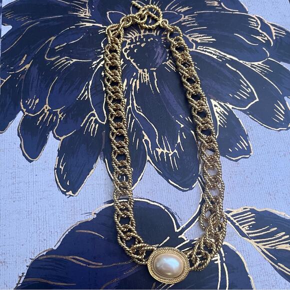 Vintage 80s Chunky Gold Chain Necklace with Pearl Cabochon Stone by MONET A3 - Picture 2 of 12
